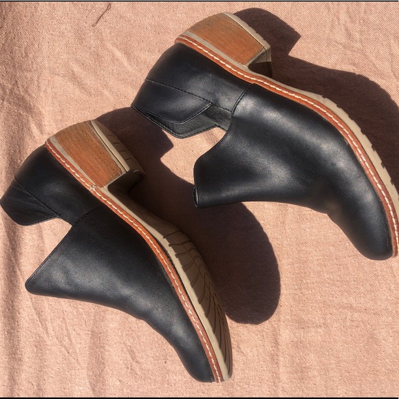 Open side short black booties - Picture 5 of 5